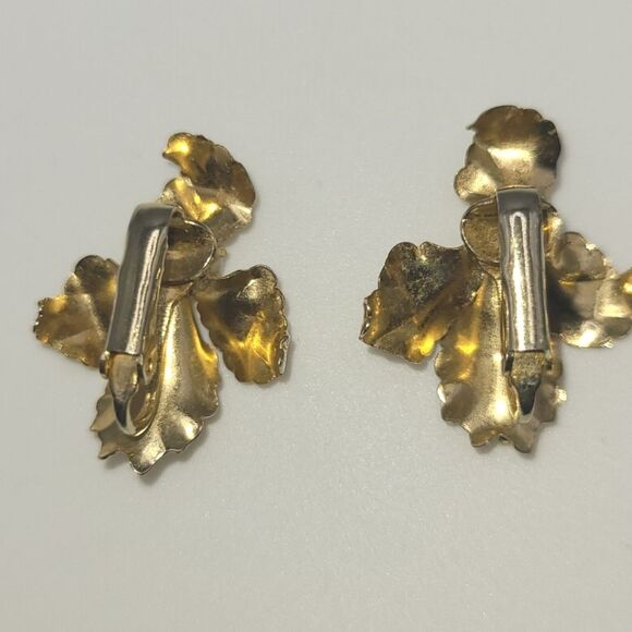 Vintage Orchid Earrings Clip On Gold Toned Faux Pearl Unsigned - Picture 3 of 5
